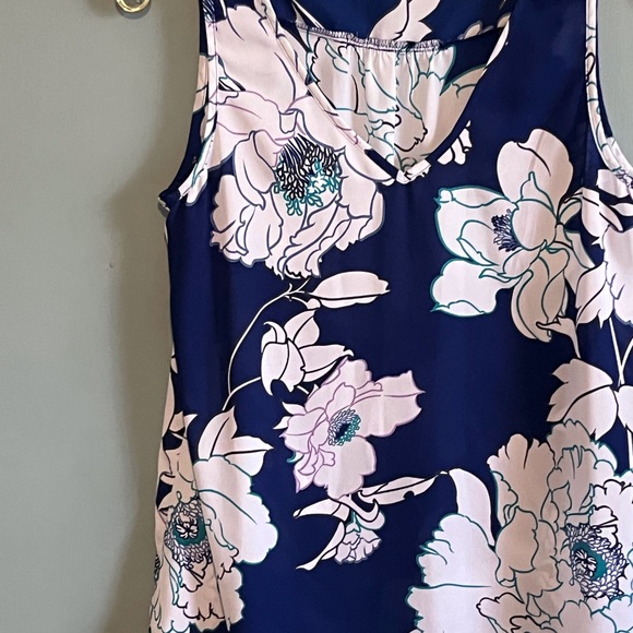 SELLING APT. 9 TOP FOR WOMEN SIZE SMALL COLOR FLORAL BLUE/WHITE💙🤍SPRING SEASON - Picture 11 of 15